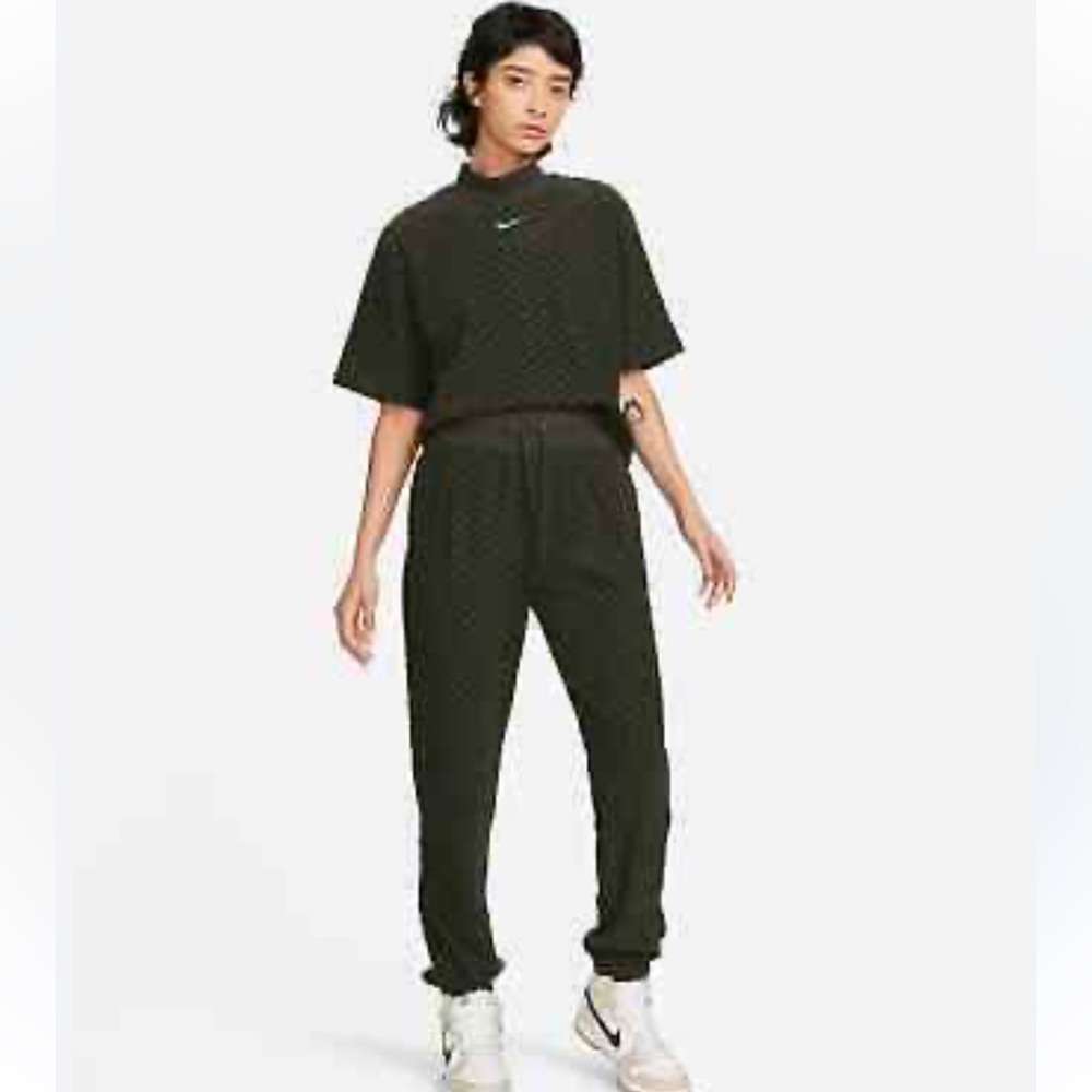 Nike Modern Everyday Sportswear set.  Top XS, pants S.
